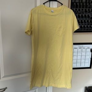 yellow t shirt dress from old navy, worn once, size xs and great condition !